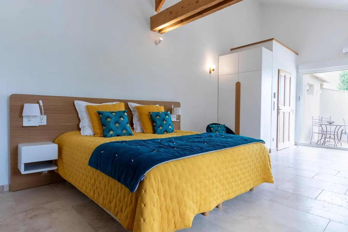 Mas Des Tourterelles Bed & Breakfast Jonquieres  France